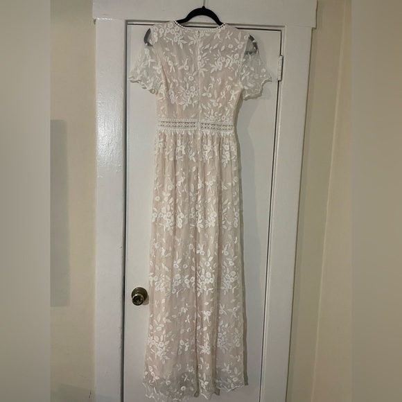 Aakaa Cream Floral Embroidered Maxi Dress size Small NWT - Picture 8 of 12